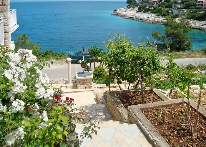 Borovina-2 By Interhome * יאנוב